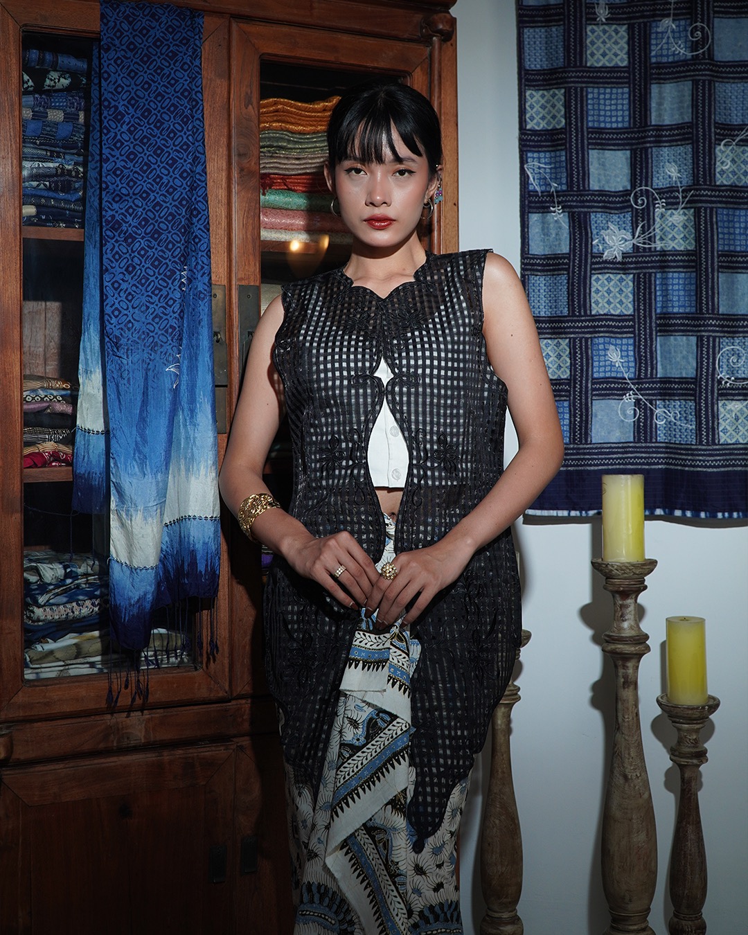 Djaline by Boolao Kebaya Vest Anggrek Bulan Hitam