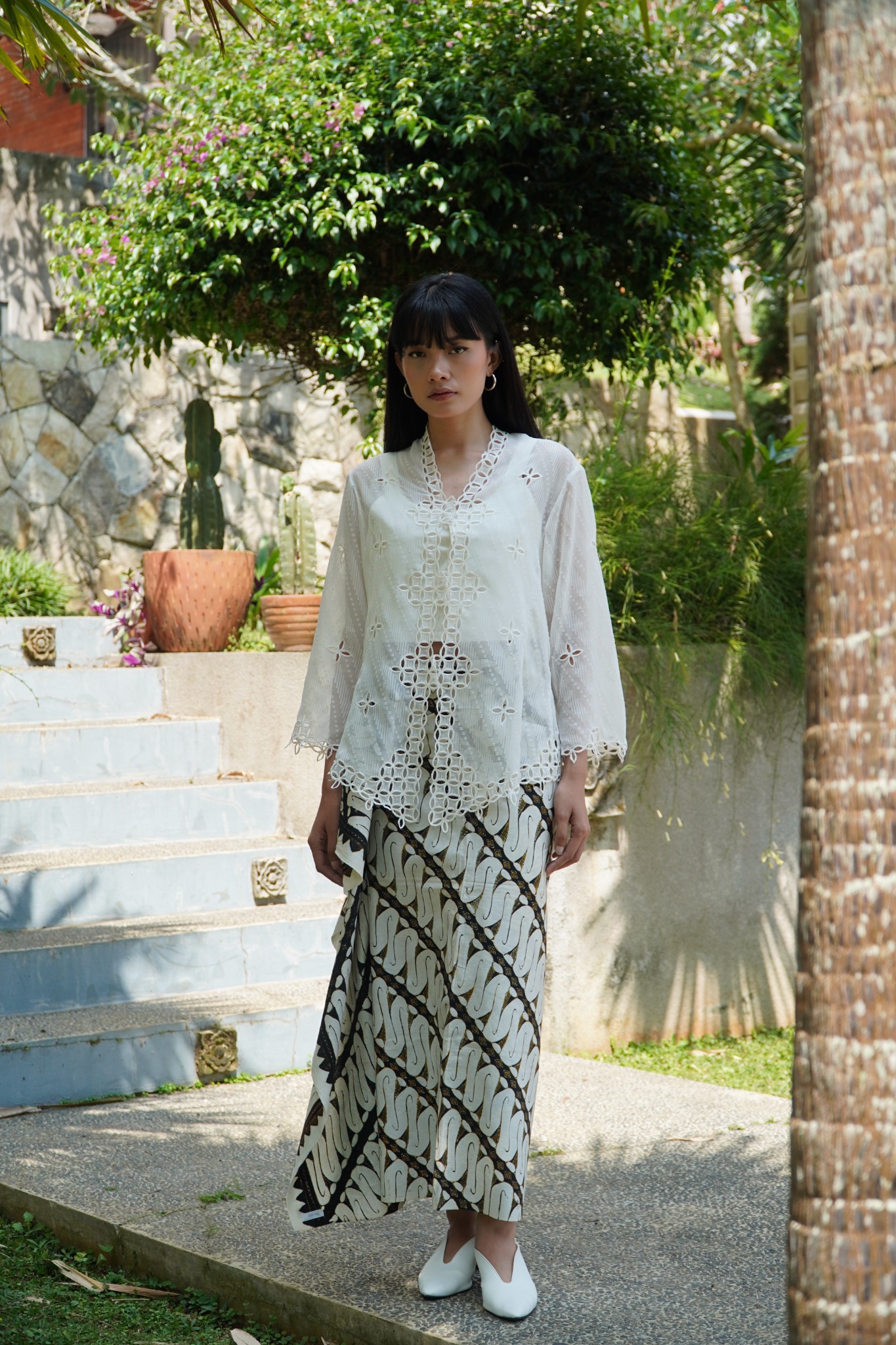 BOOLAO Kebaya Seribu Kawung - Putih Parang