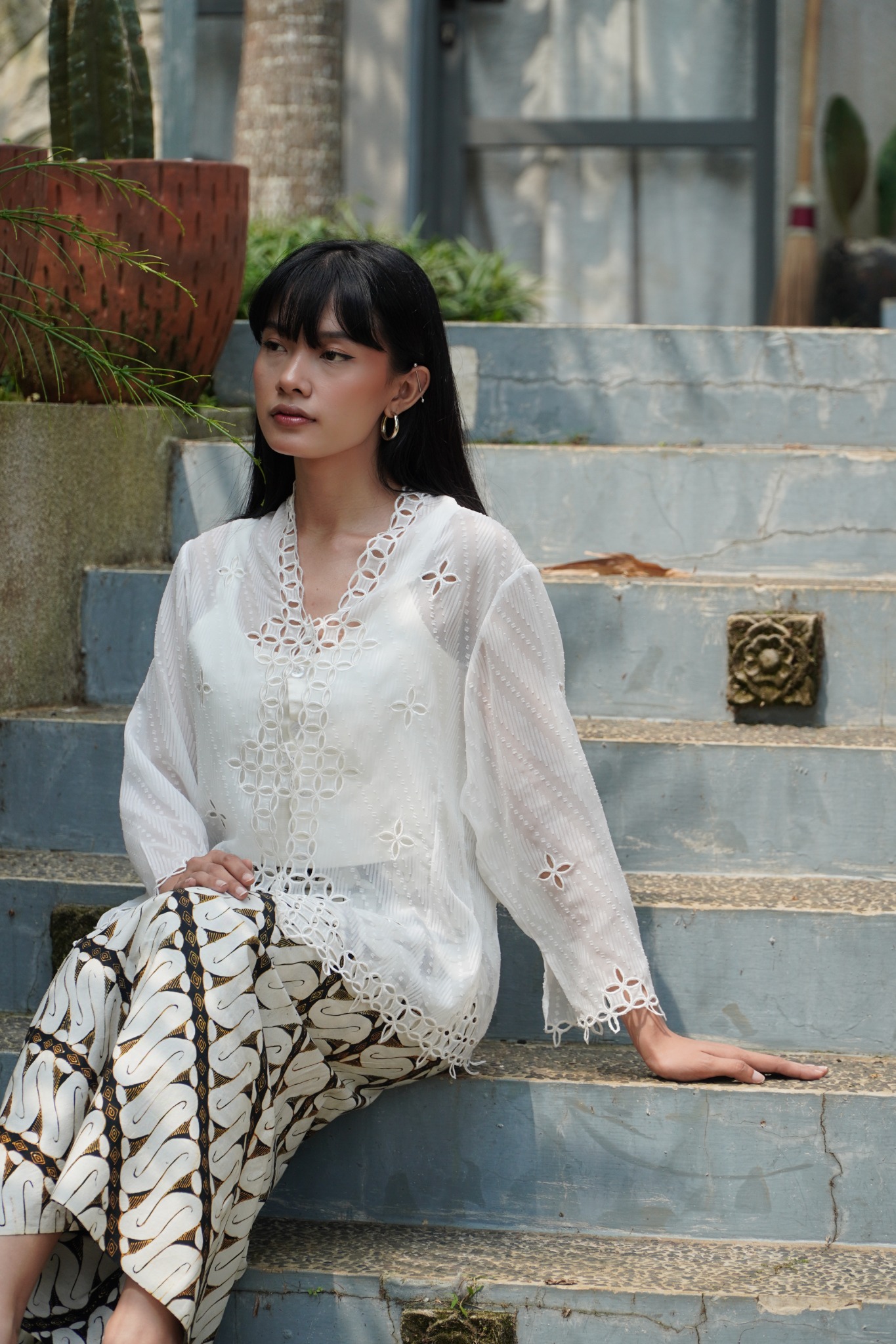 BOOLAO Kebaya Seribu Kawung - Putih Parang