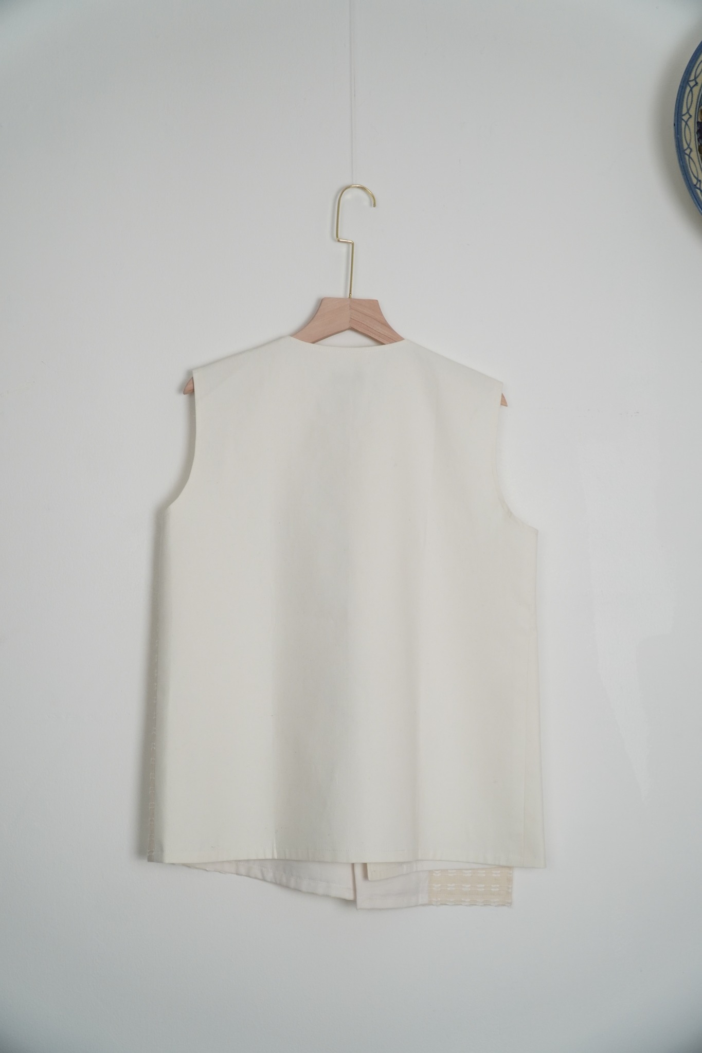 Boolao Vest Dumpling - White