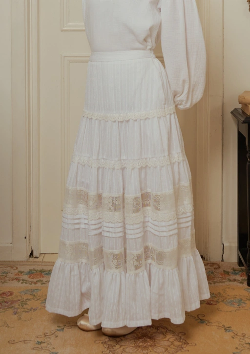 Image of Eleanora Skirt in White
