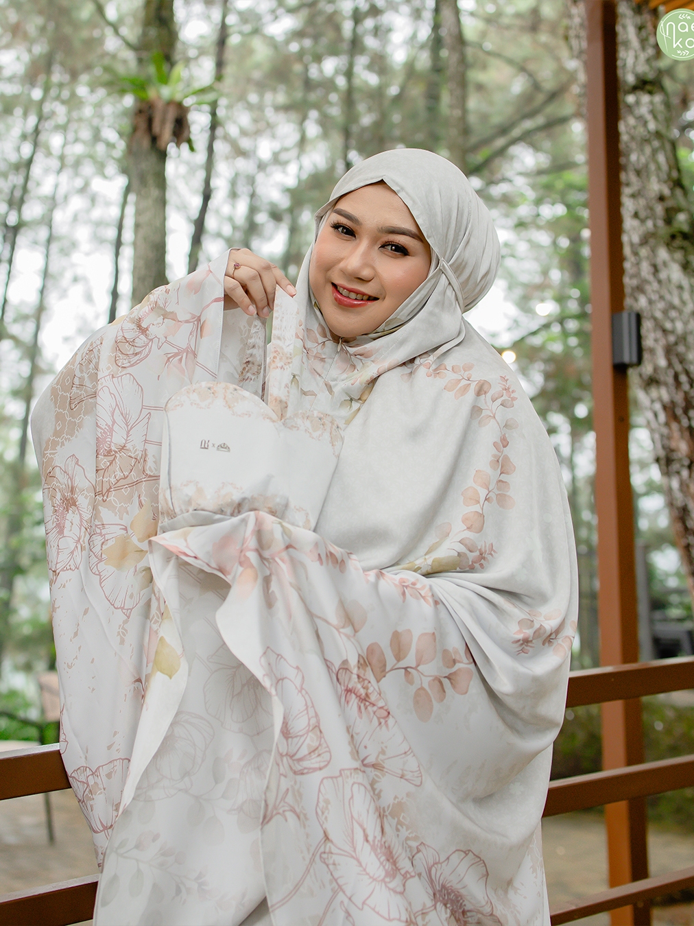 Mukena Poppy Silk Premium Kolaborasi Naeka x Poppy