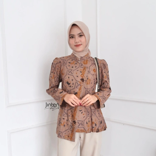 Image of Gyandra Blouse Batik