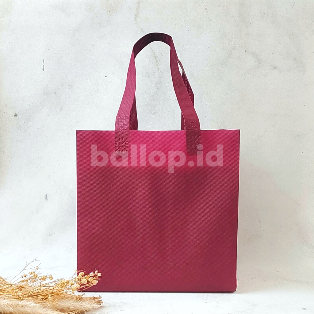 SPUNBOND 28 24 40CM MERAH MARON Tas Cake Roti Box Kue Bag Eco Friendly