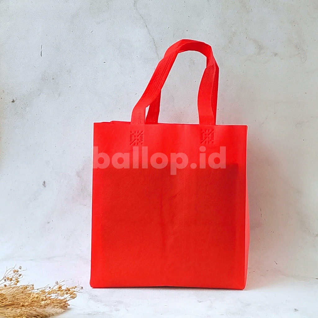 SPUNBOND 26 22 40 CM MERAH Tas Cake Roti Box Kue Bag Eco Friendly Acara
