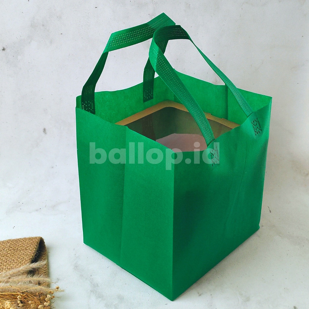 SPUNBOND 26 22 40 CM HIJAU TUA Tas Cake Roti Box Kue Bag Eco Friendly