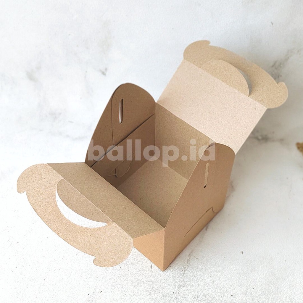 KRAFT 12 12 11 CM GABLE BOX Kotak Hamper Handle Snack Gift Hadiah Souvenir Dessert Dus Roti Cake Slice