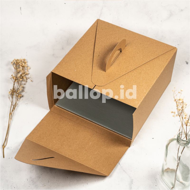 KRAFT 22 22 12 CM Kotak Box Pegangan Handle Kemasan Packing Cake Pudding Kue Tart Roti Coklat