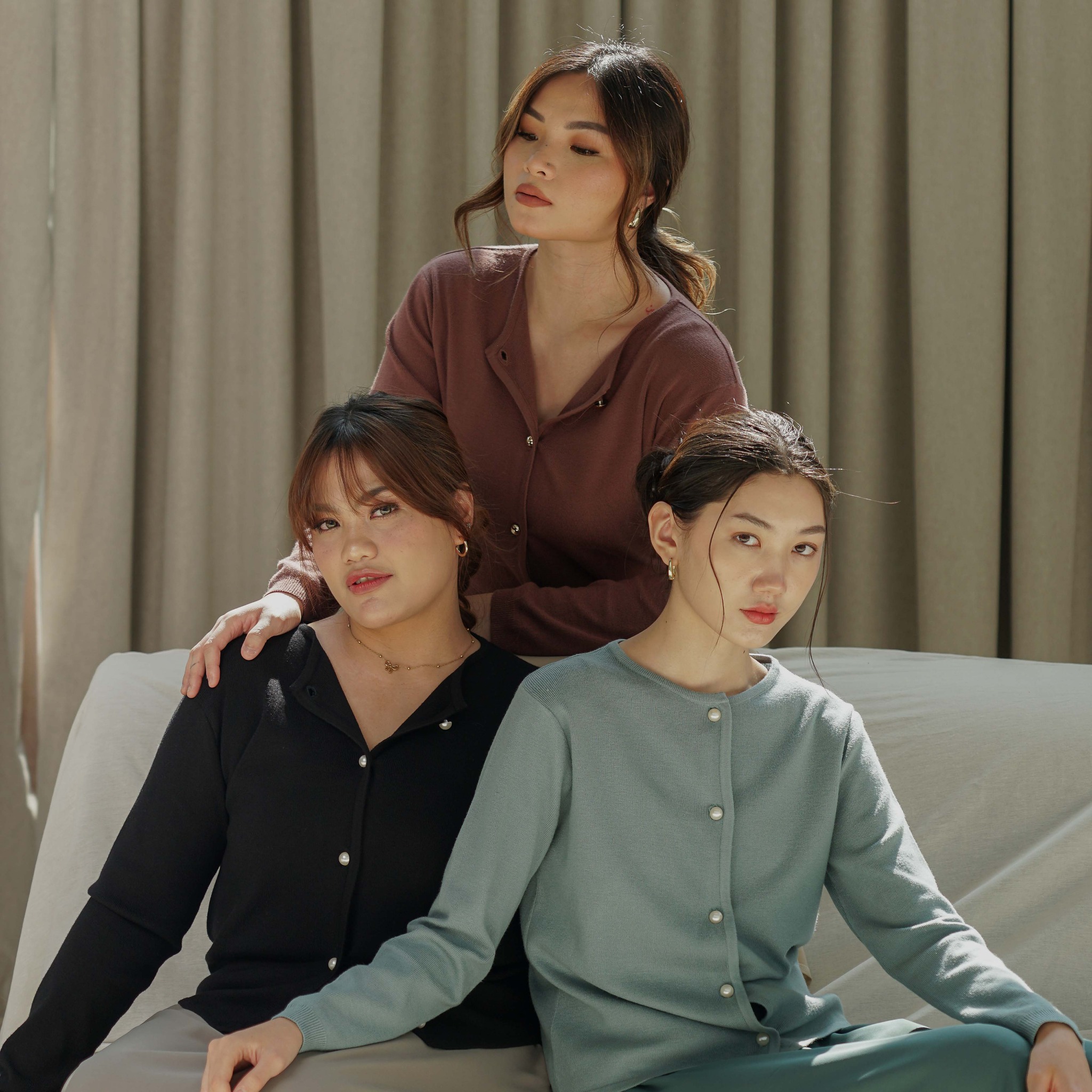 [Tutuloph] Louna Cardigan | Basic Collection Cardigan Sweater Wanita dengan Variasi Kancing – Fit to Big Size | Outer Rajut Nyaman untuk Daily Look & Layering Stylish