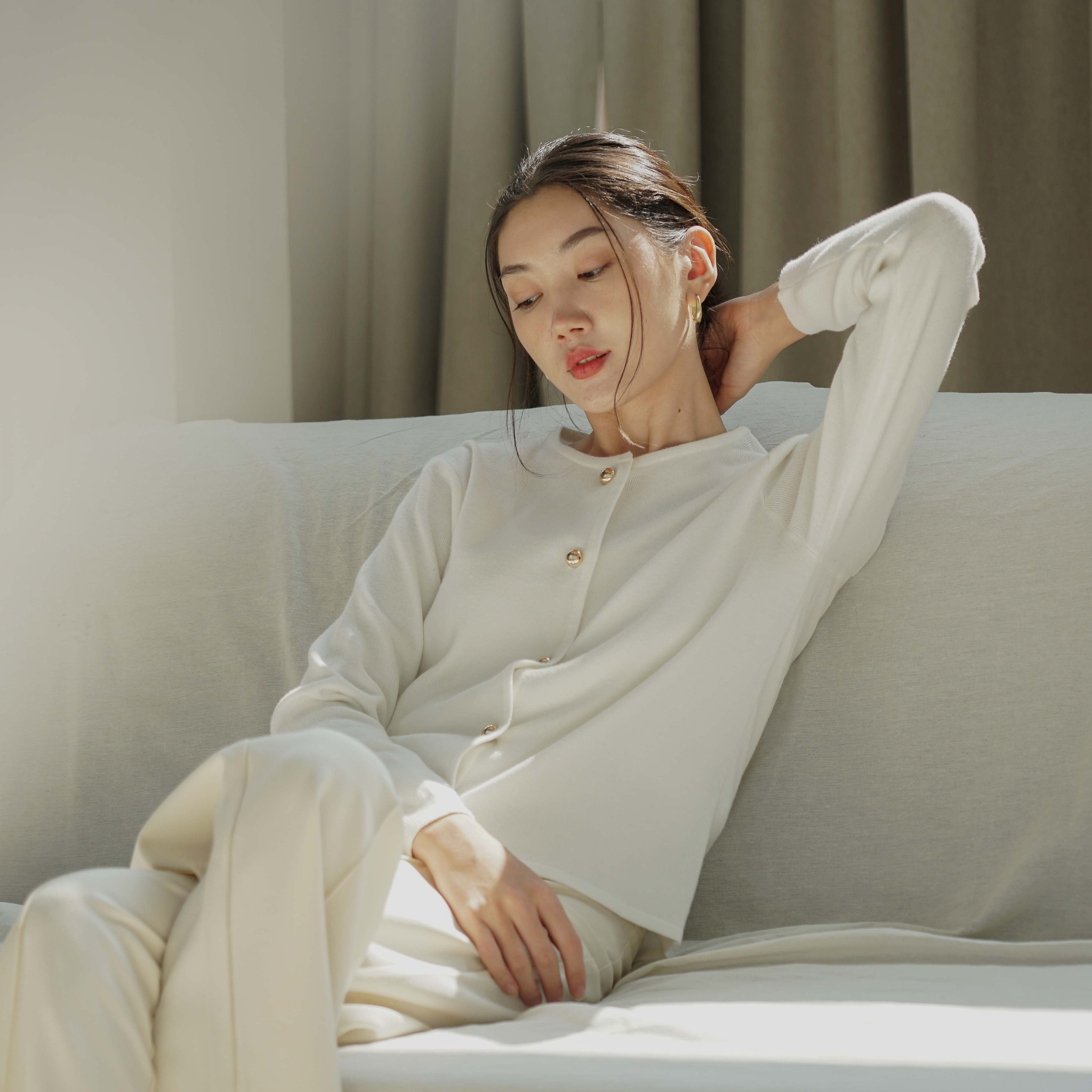 [Tutuloph] Louna Cardigan | Basic Collection Cardigan Sweater Wanita dengan Variasi Kancing – Fit to Big Size | Outer Rajut Nyaman untuk Daily Look & Layering Stylish
