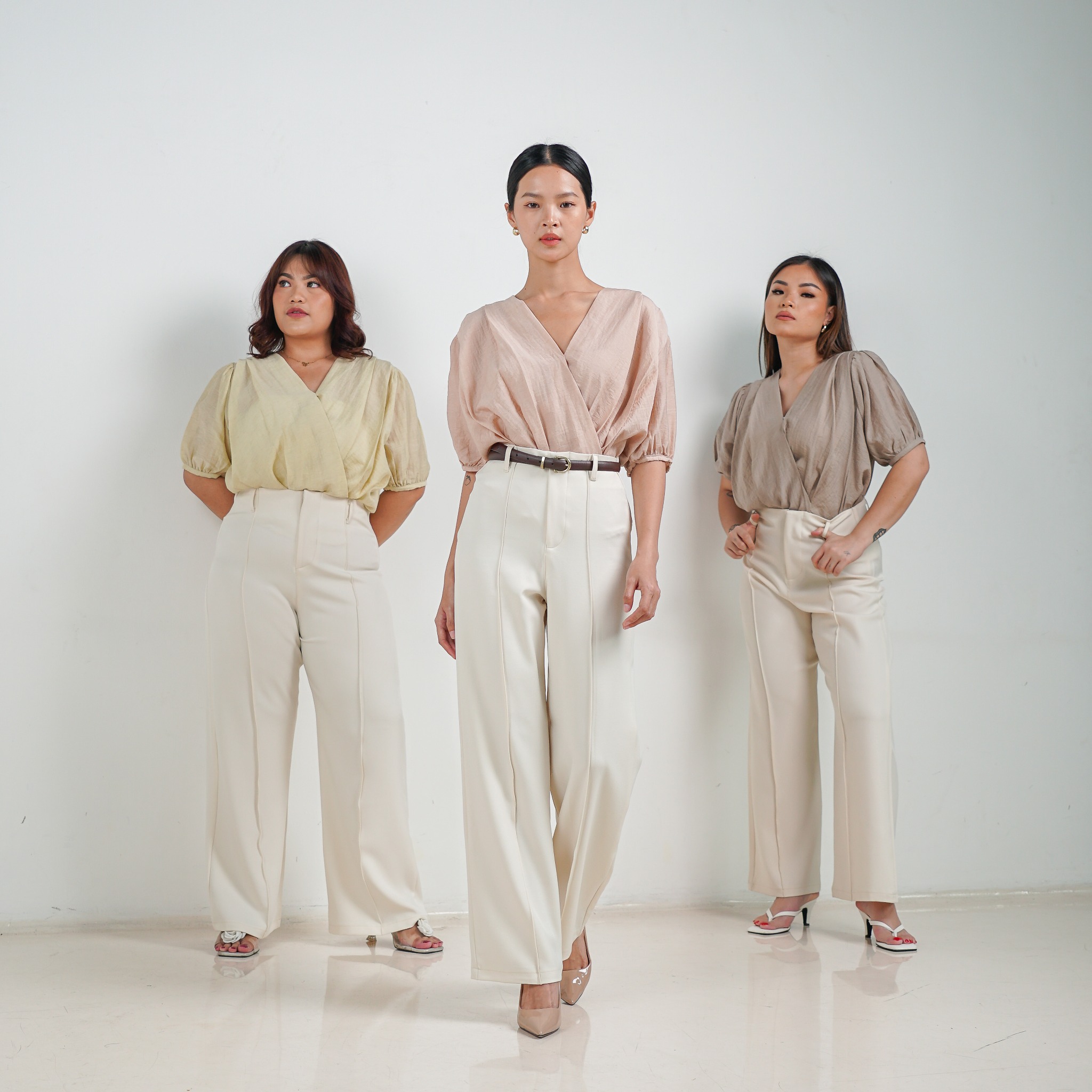 [Tutuloph] Lumi Blouse | Atasan Blouse Lengan Pendek Wanita | V - NECK Top 