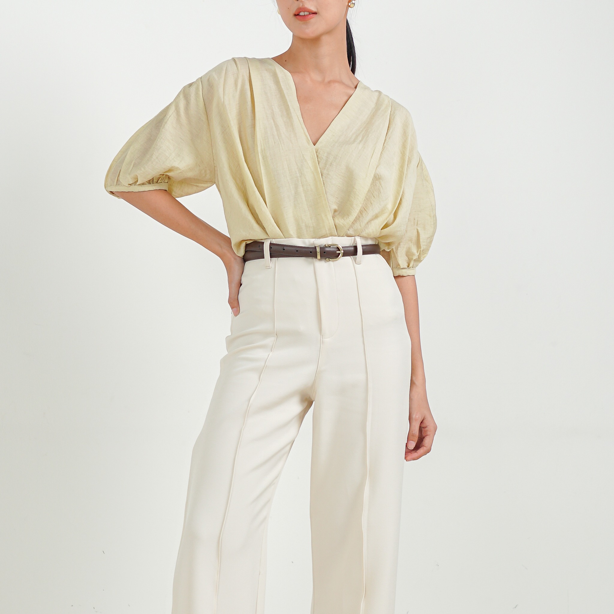 [Tutuloph] Lumi Blouse | Atasan Blouse Lengan Pendek Wanita | V - NECK Top 