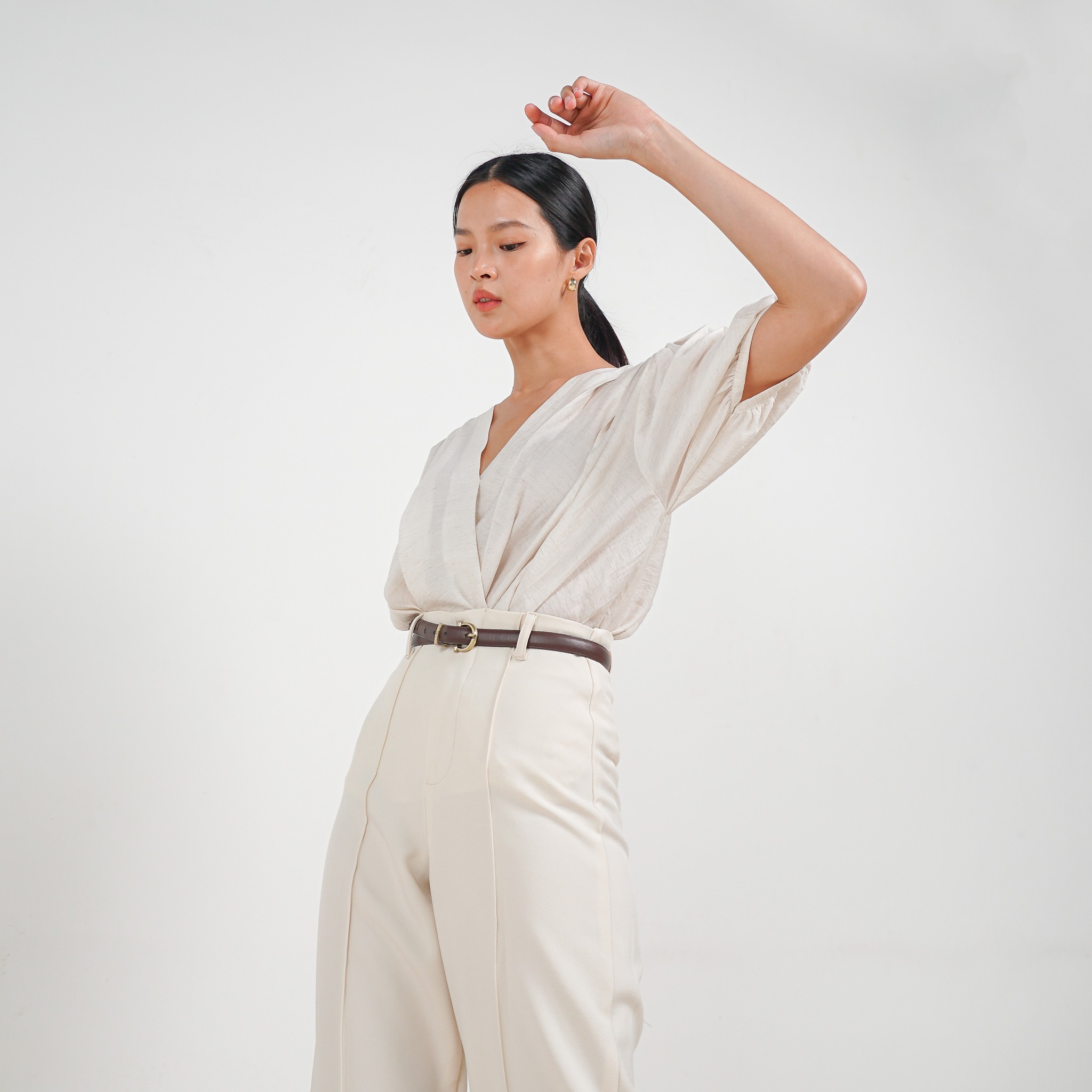 [Tutuloph] Lumi Blouse | Atasan Blouse Lengan Pendek Wanita | V - NECK Top 