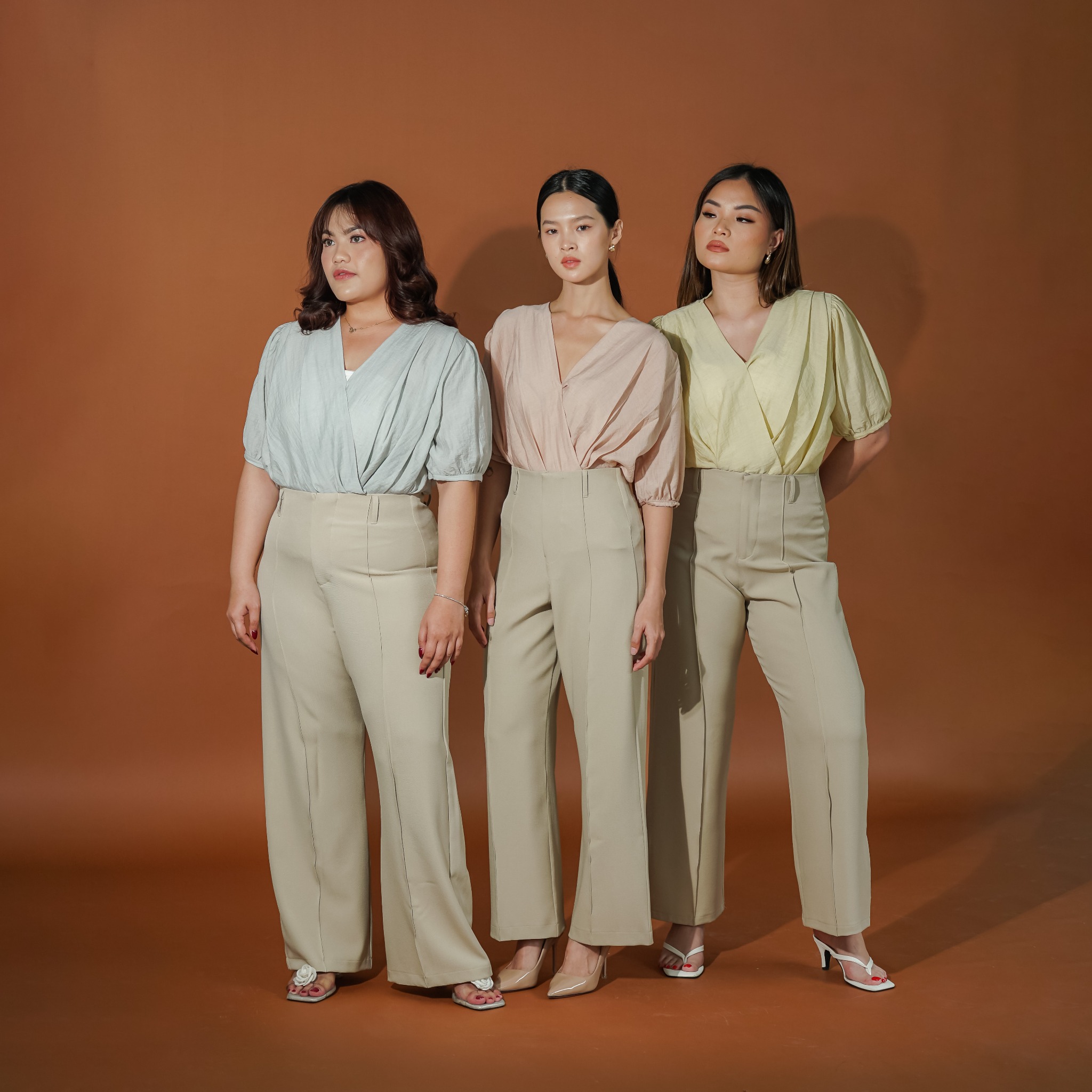[Tutuloph] Lumi Blouse | Atasan Blouse Lengan Pendek Wanita | V - NECK Top 