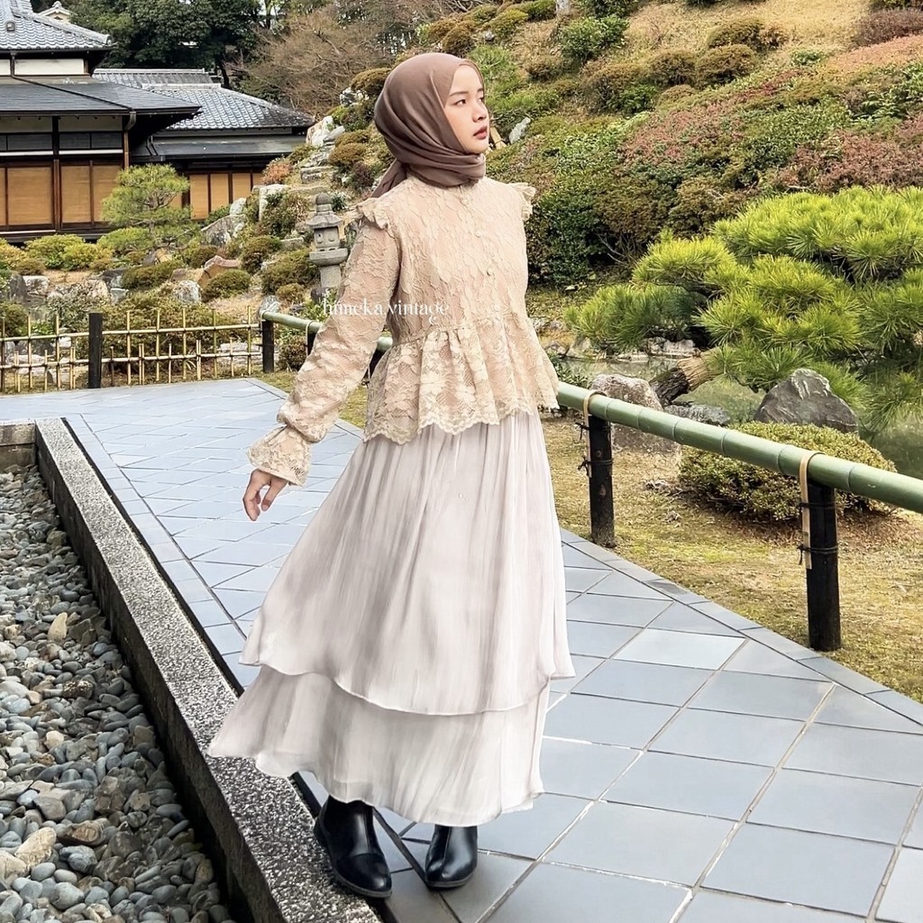 Calia Shimmer Skirt Pink and Cream beige by Himeka Vintage
