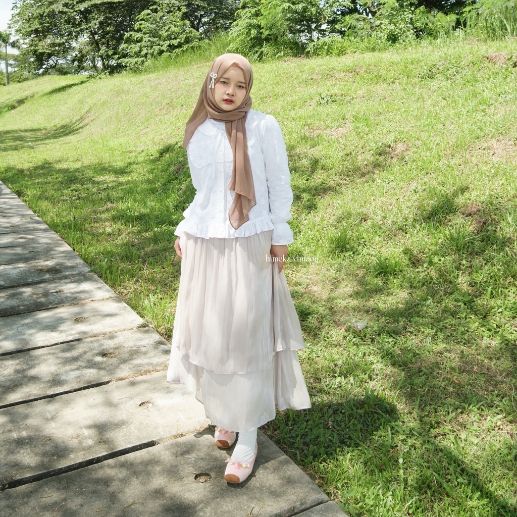 Calia Shimmer Skirt Pink and Cream beige by Himeka Vintage