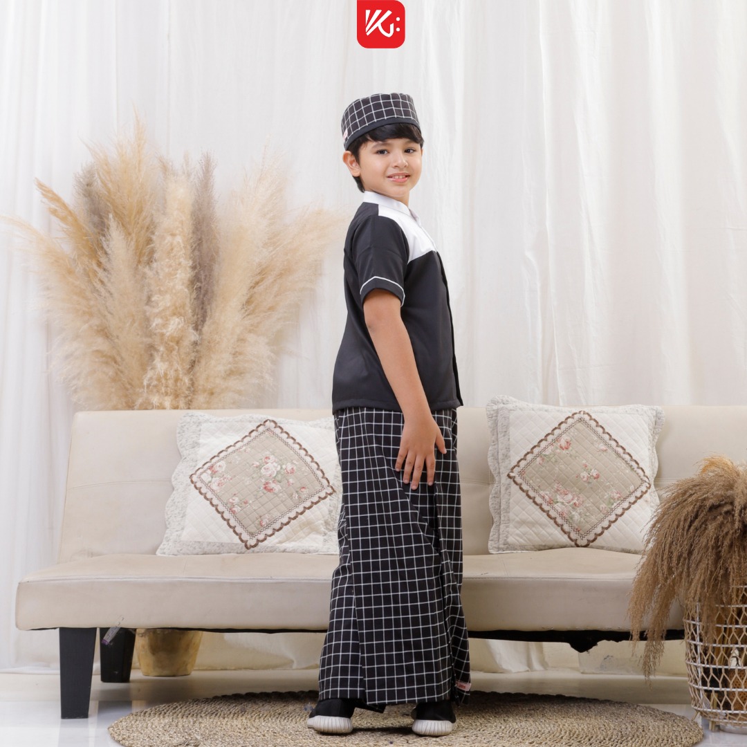 Set SPK Anak KokoGibran / Set Shalat Hitam Putih / Set Sarung Peci Koko / Set Shalat Anak Terfavorite / Set Shalat Anak (AMIR)