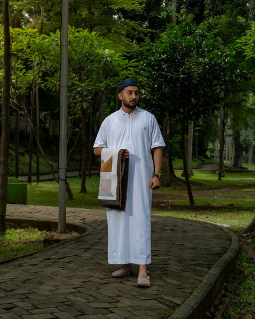 Image of Maktab Thawb Riffa White