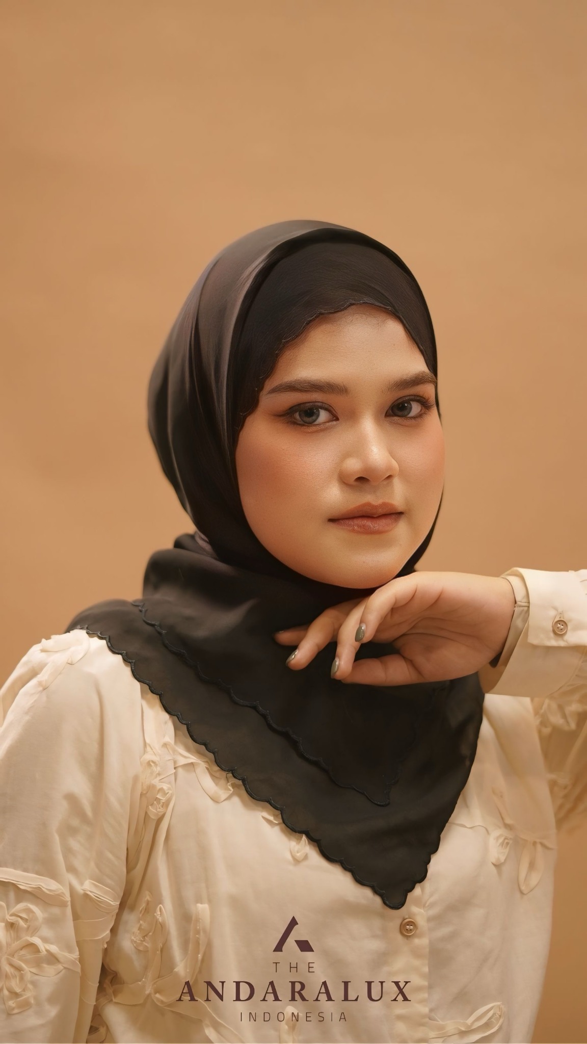 Arabian Embroidery Tyana Black
