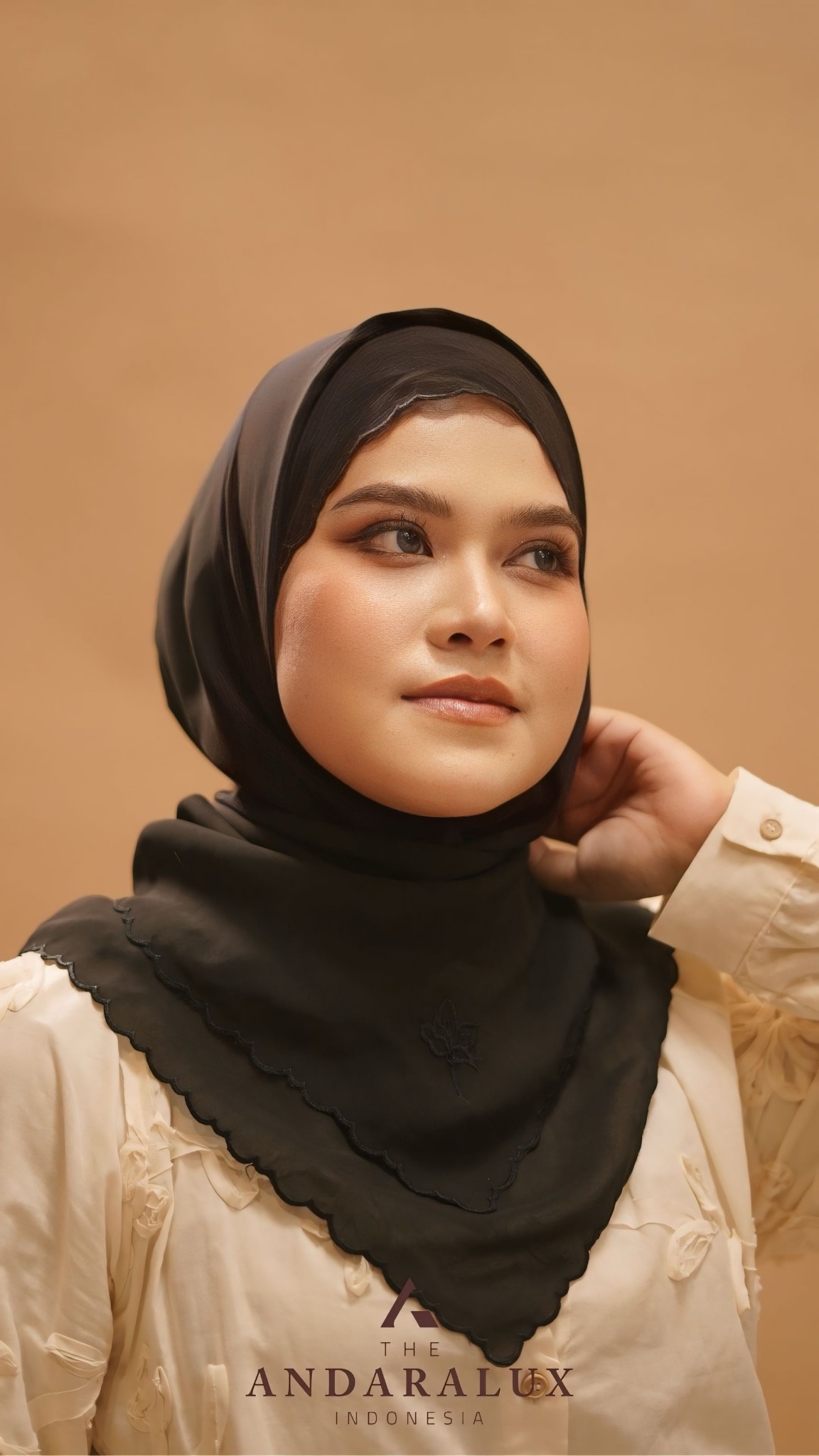 Arabian Embroidery Tyana Black