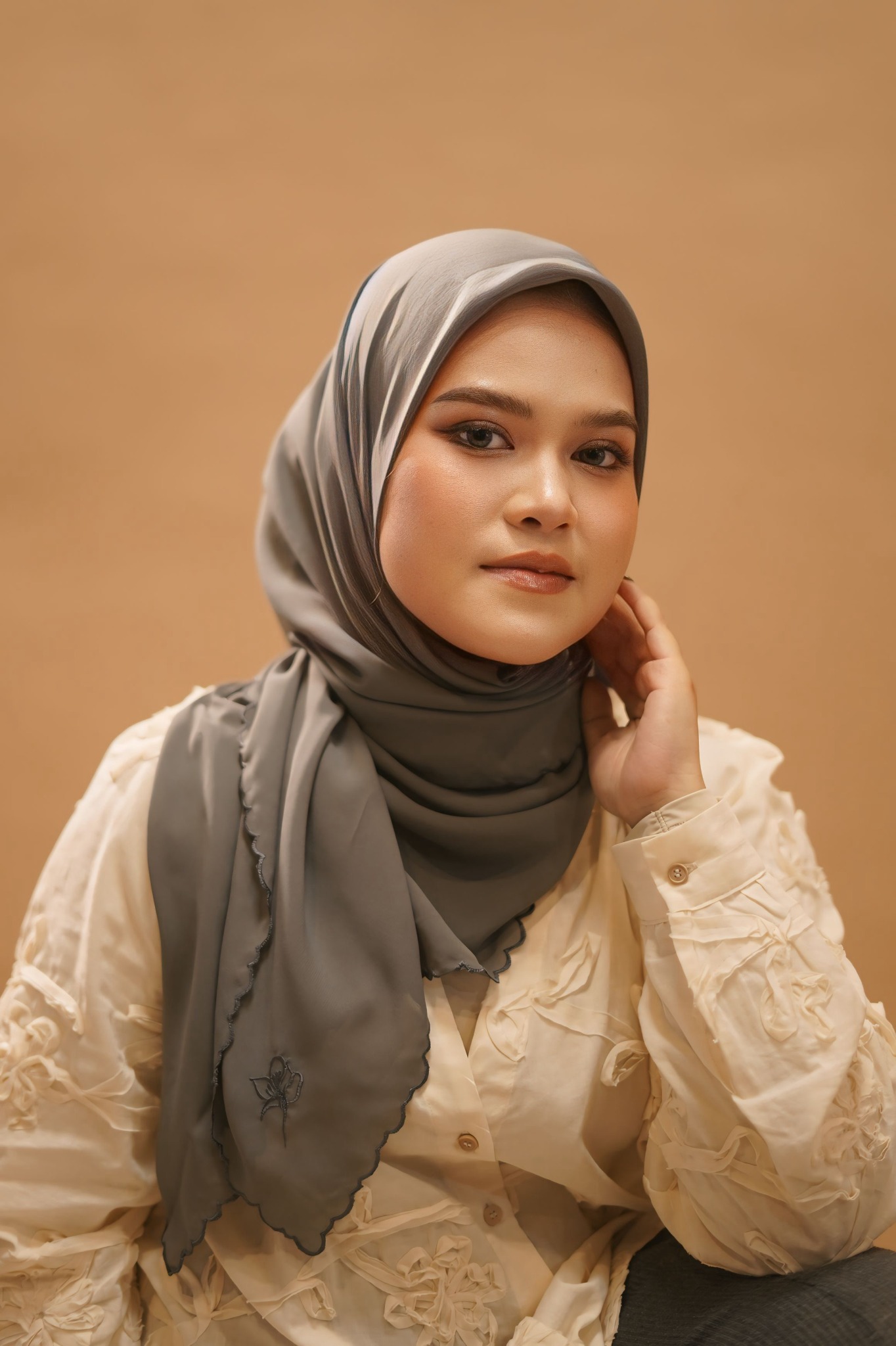 Arabian Embroidery Tyana Gray Series