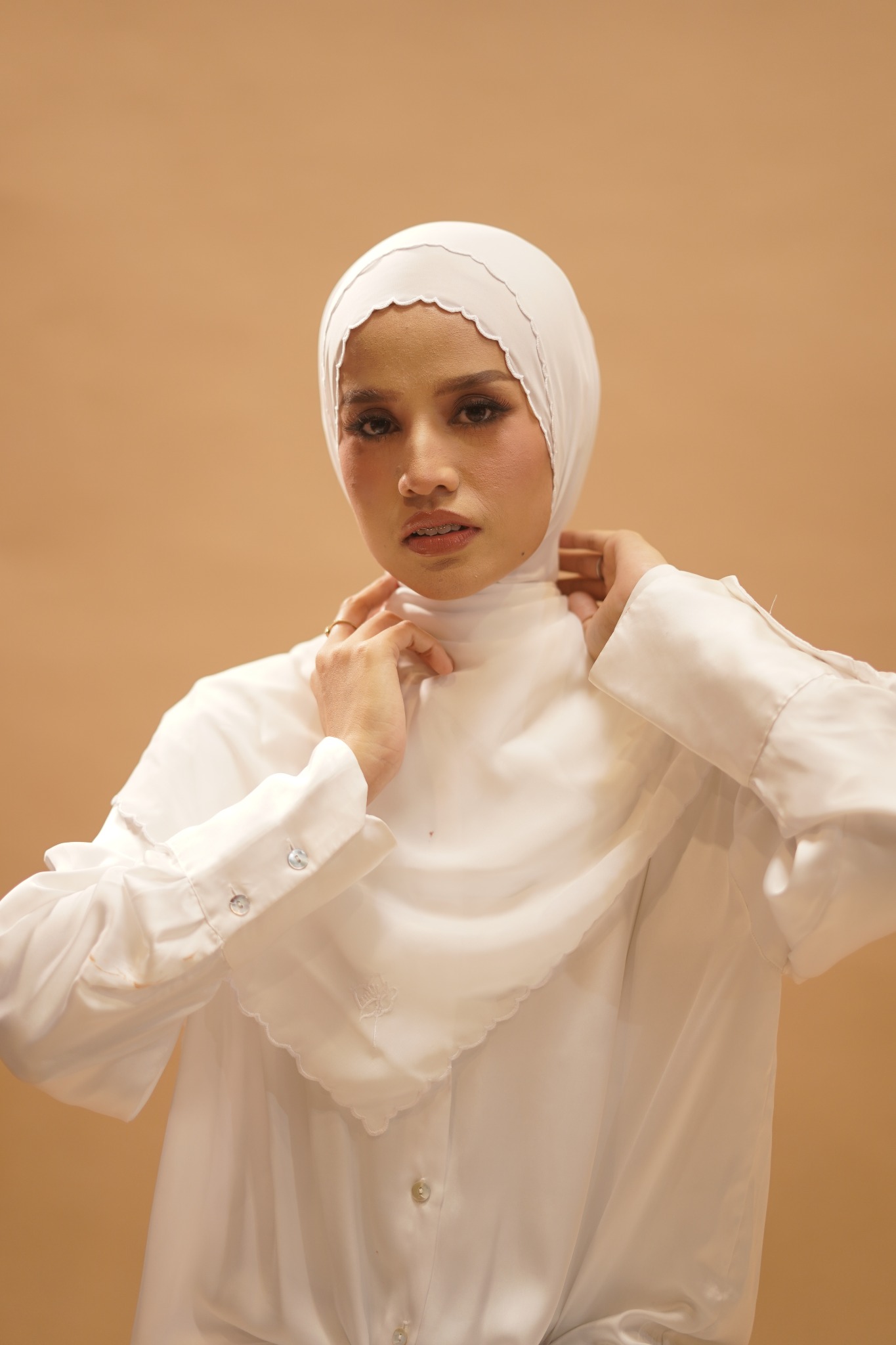 Arabian Embroidery Tyana Off White