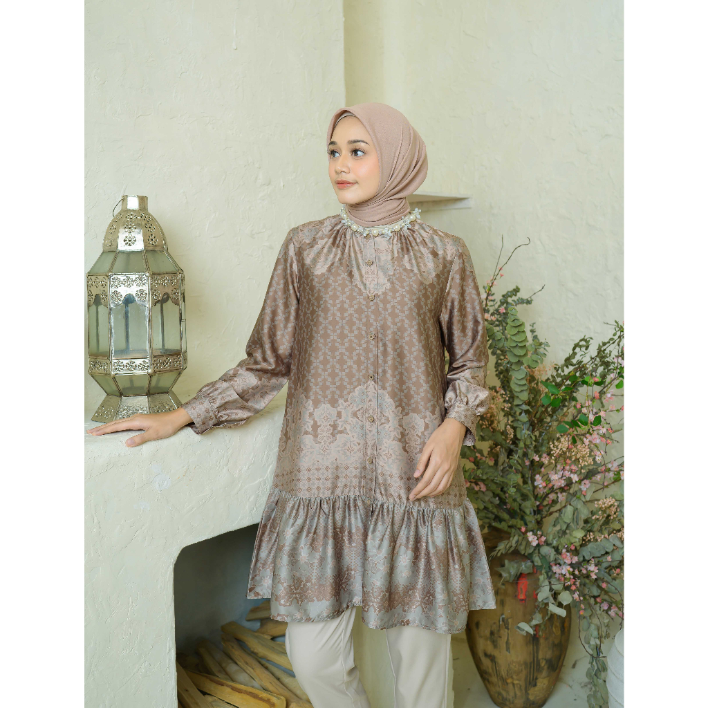 Lights.clo- Madeena Tunic