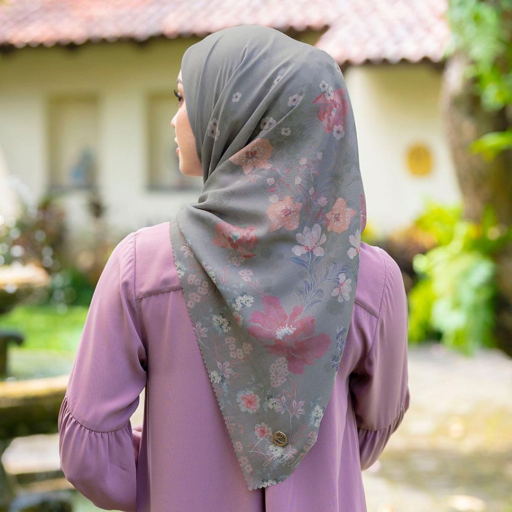 LIGHTSCLO - Qailula Scarf