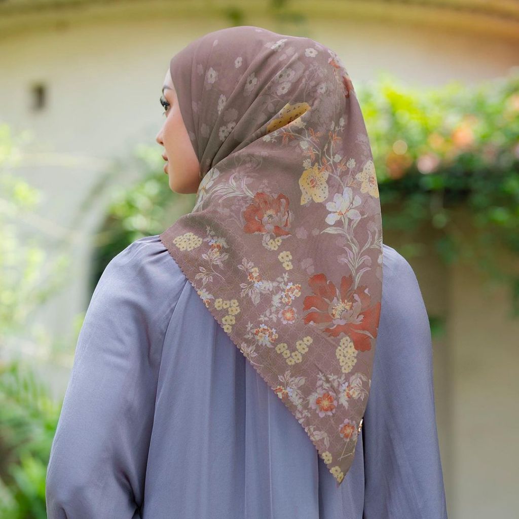 LIGHTSCLO - Qailula Scarf