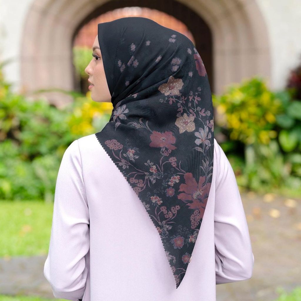 LIGHTSCLO - Qailula Scarf