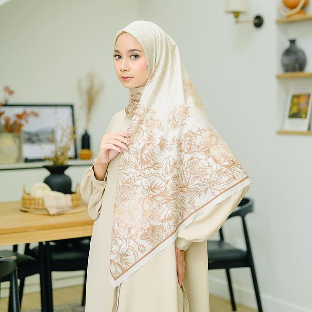 Lights.clo - Hazkia Scarf