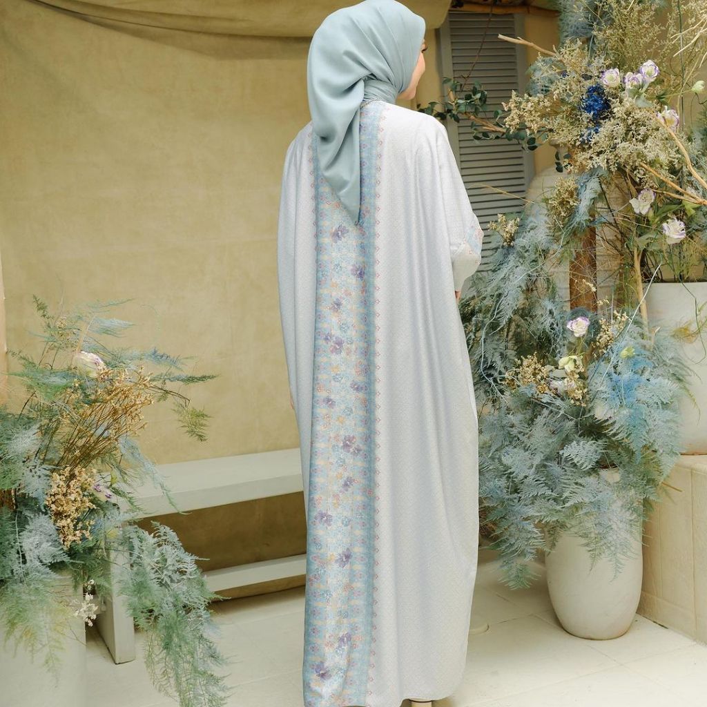 LIGHTSCLO - Sahira Kaftan