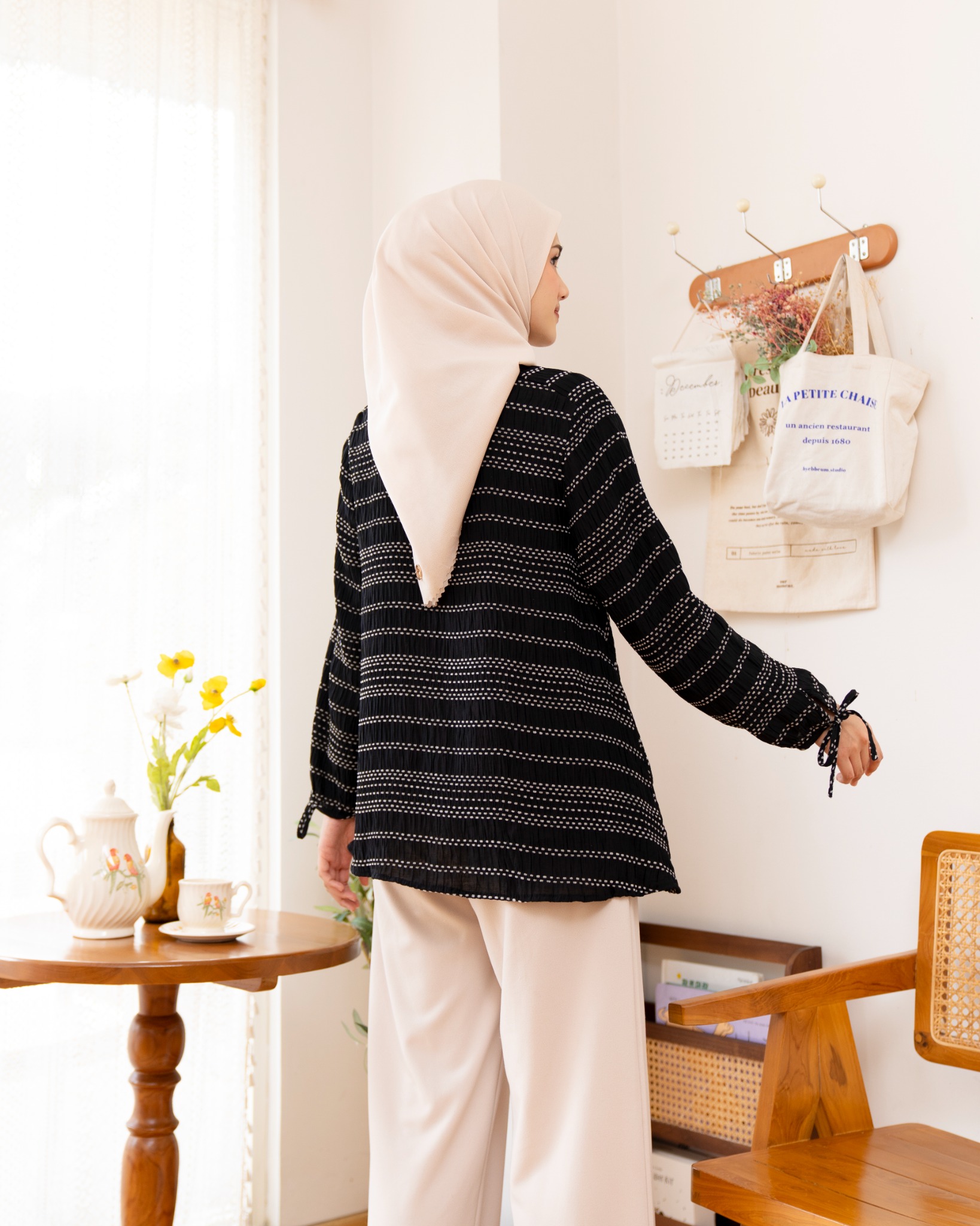 LIGHTS.CLO - Emma Blouse