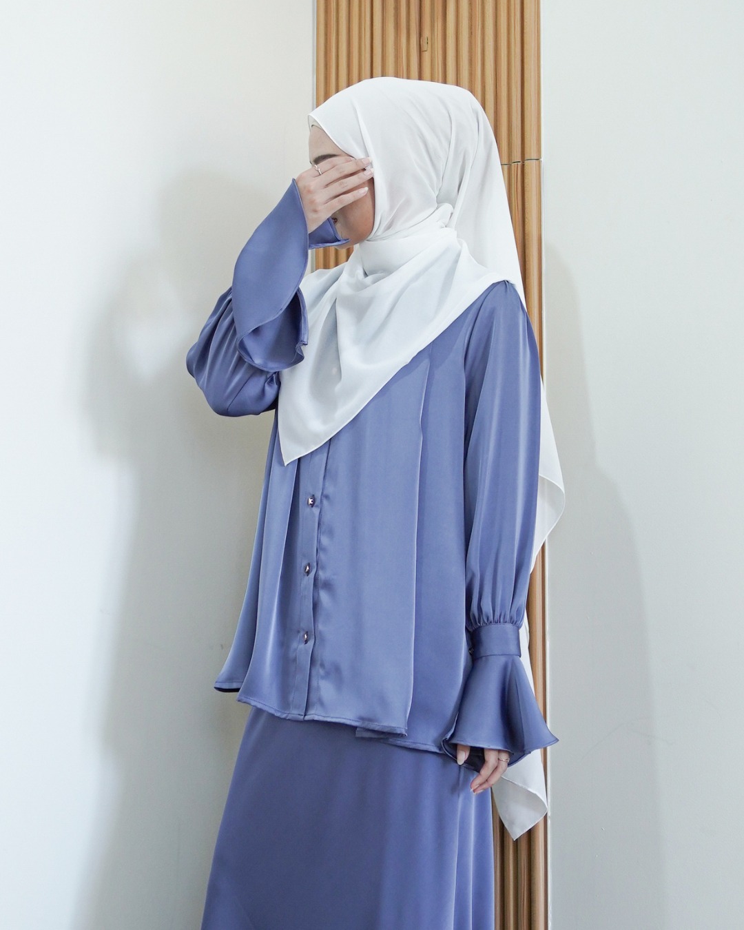 Evolvere - Zaina Shirt Kemeja silk Polos (kemeja saja)