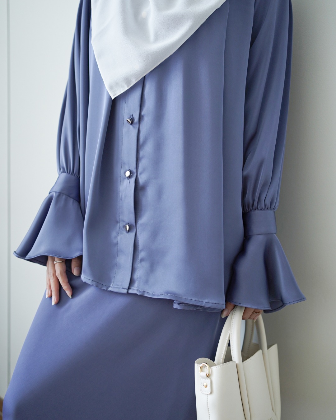 Evolvere - Zaina Shirt Kemeja silk Polos (kemeja saja)