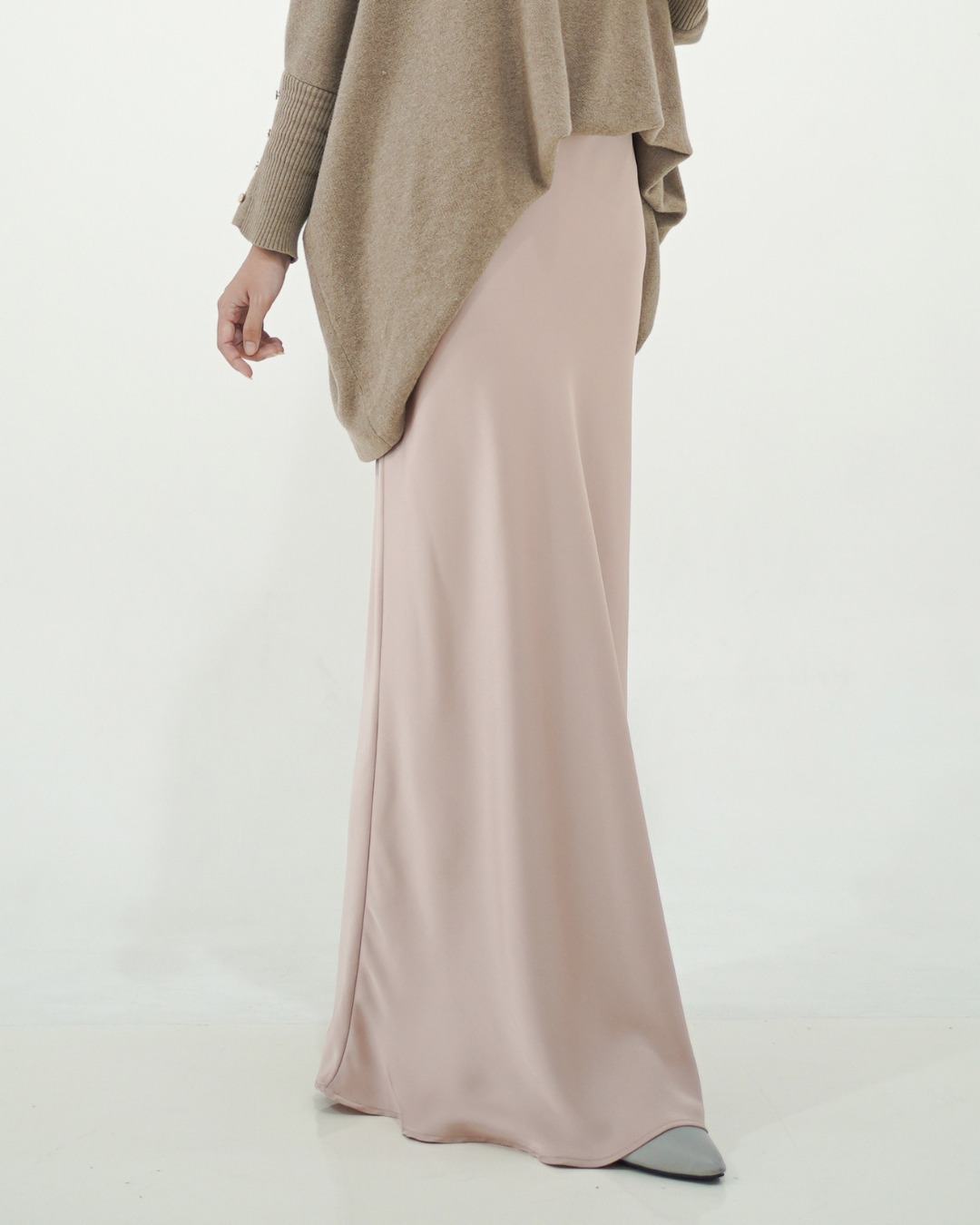 Evolvere - Zaina Maxi Skirt Rok Silk Model Mermaid (Rok Aja)