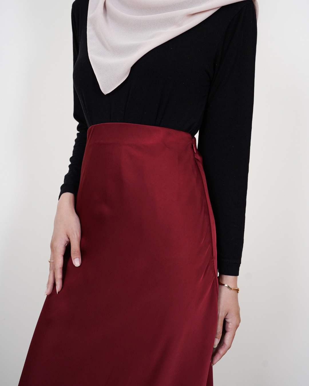 Evolvere - Zaina Maxi Skirt Rok Silk Model Mermaid (Rok Aja)
