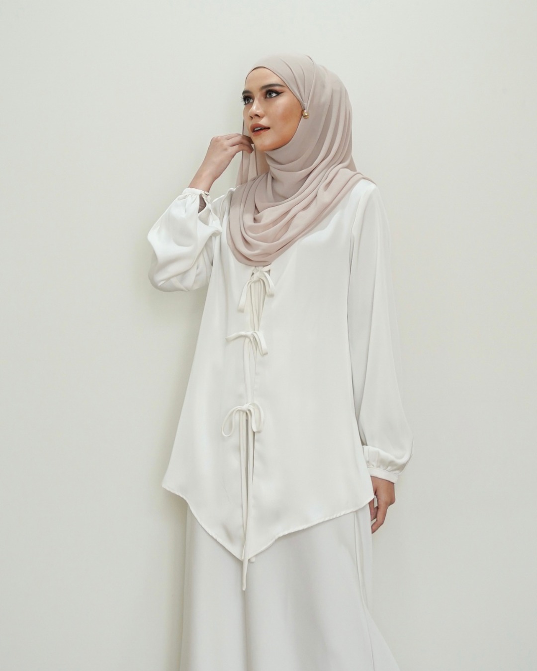Evolvere - Nuha Top Silk Satin Coquette Style (ATASAN Saja )