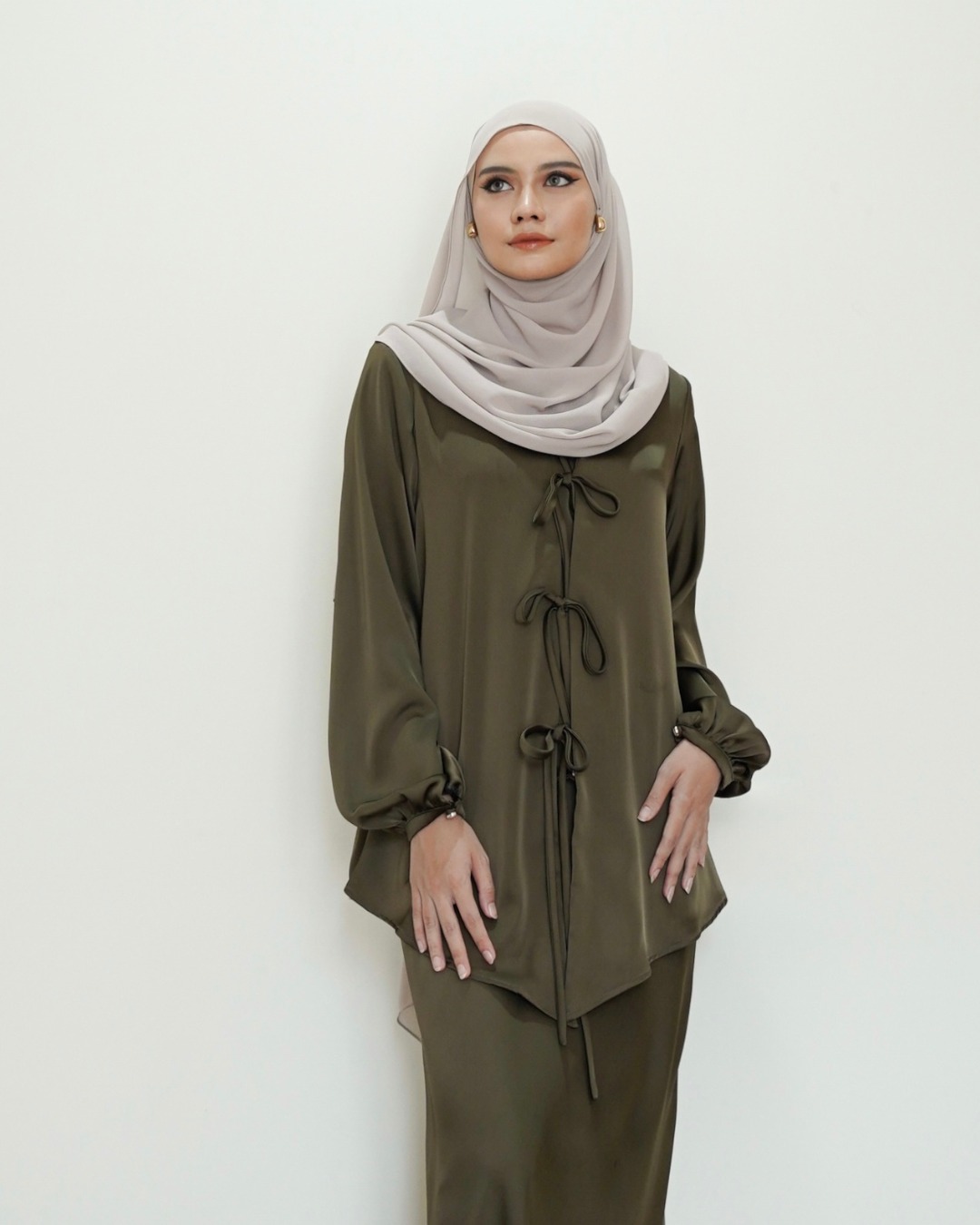 Evolvere - Nuha Top Silk Satin Coquette Style (ATASAN Saja )
