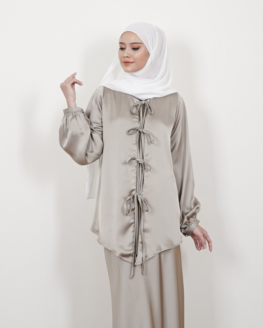 Evolvere - Nuha Top Silk Satin Coquette Style (ATASAN Saja )