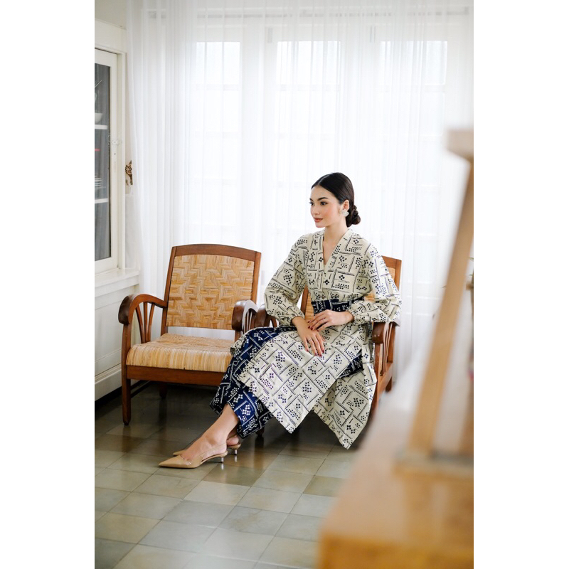 Riskavebrie - Lentera Series Biru