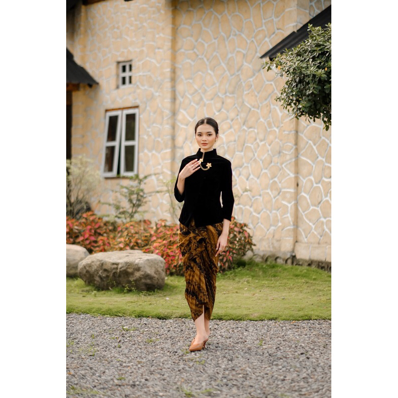 Riskavebrie - Kebaya Janggan Velvet