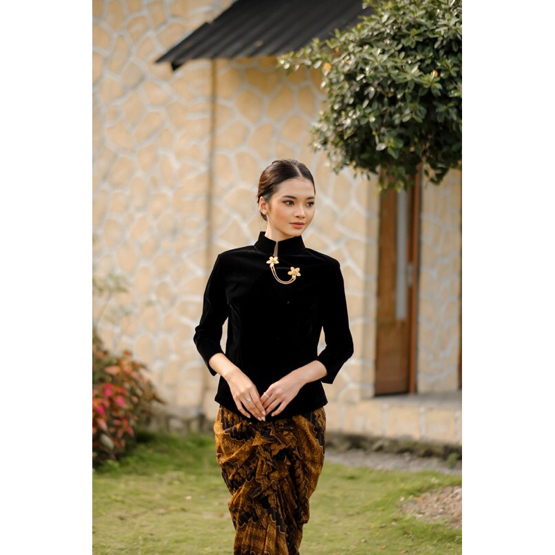 Riskavebrie - Kebaya Janggan Velvet