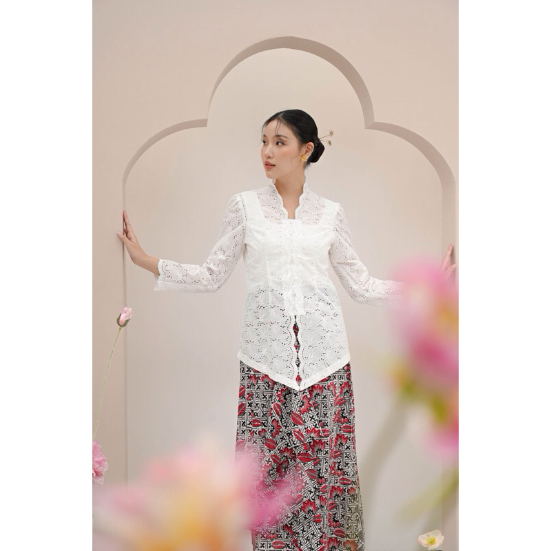 Riskavebrie - Kebaya Delima Brukat