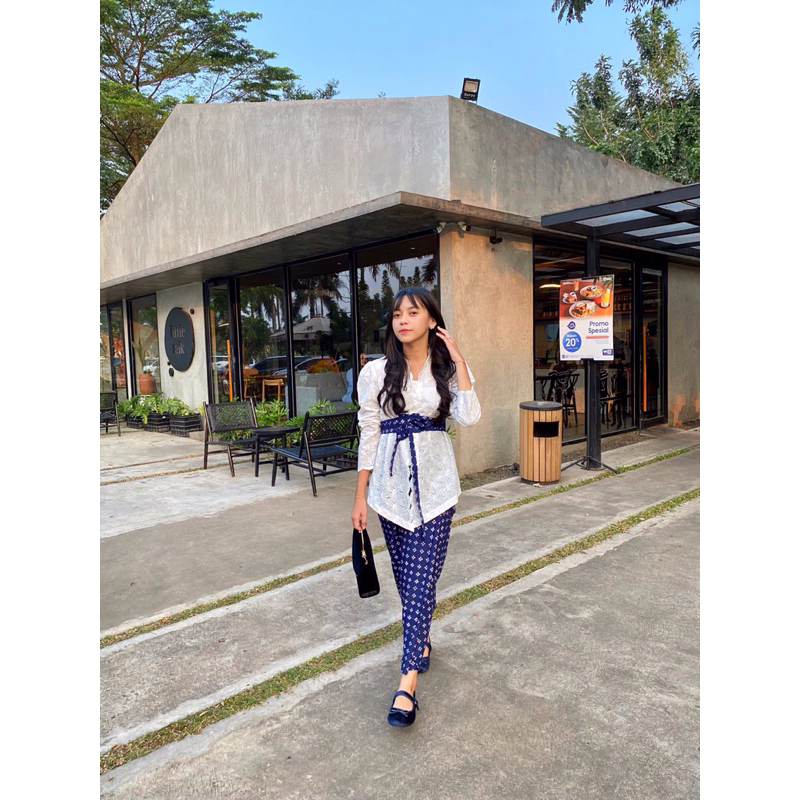 Riskavebrie - Kebaya Delima Brukat