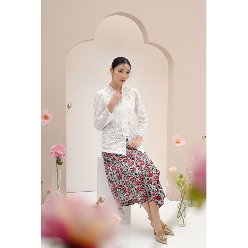 Riskavebrie - Kebaya Delima Brukat