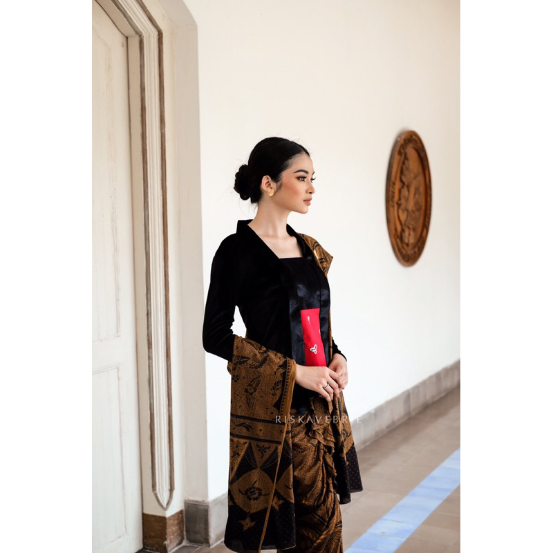 Riskavebrie - Kebaya Gendhis Bludru