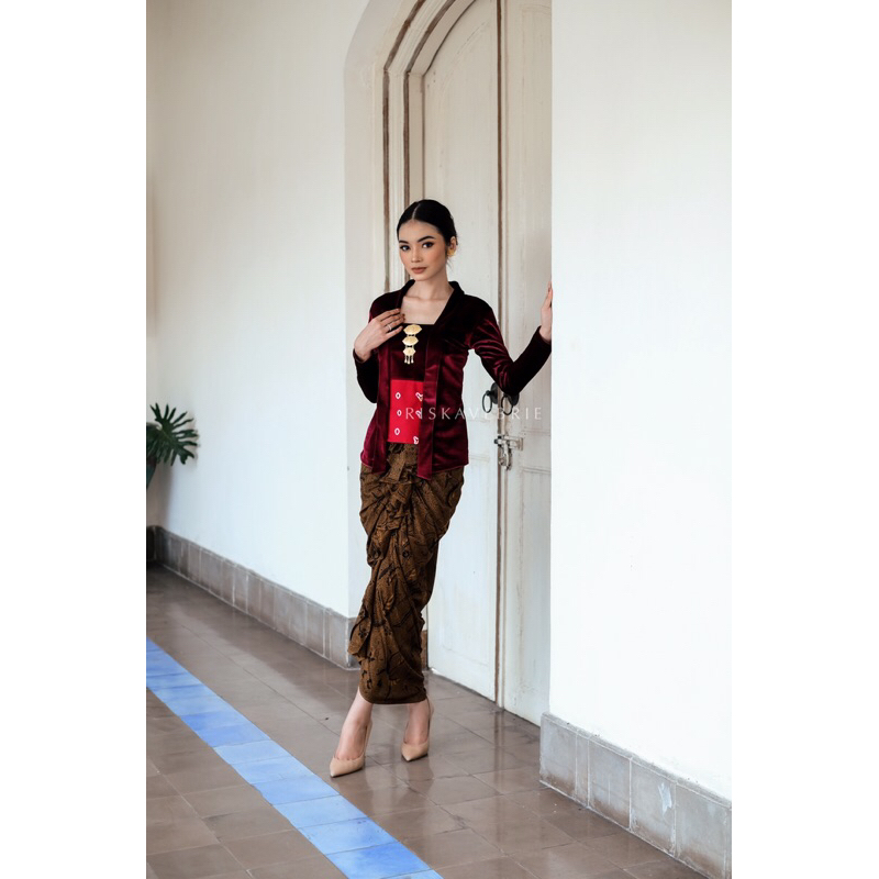Riskavebrie - Kebaya Gendhis Bludru