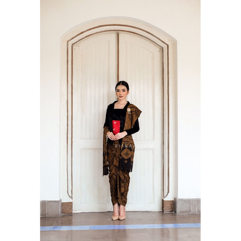 Riskavebrie - Kebaya Gendhis Bludru