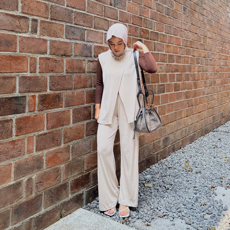 Renaette - NUNA ONESET - Setelan Wanita - Oneset Knit - Vest Kerja - Oneset Premium